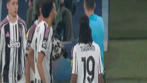 皇家馬德里对巴塞罗那：高票价引发争议，观众评价赛况不及港队比赛氛围